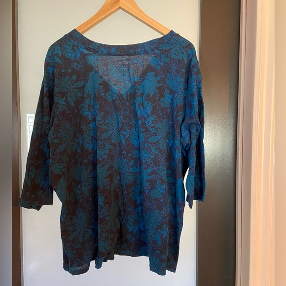3/4 length sleeve top.   George 3X - Picture 2 of 2